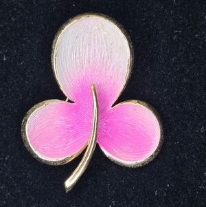 Vintage Costume Jewelry Alan J Hot Pink Clover Gold Tone Metal Brooch Pin